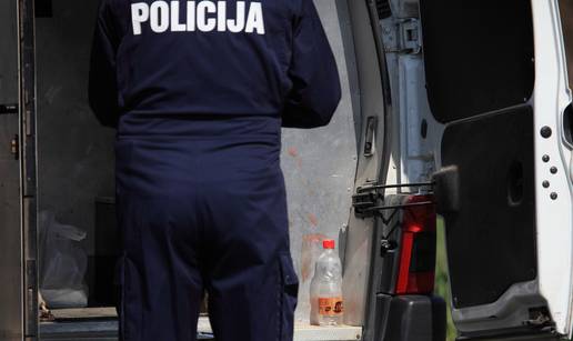 Drama na autocesti: Prerezao žile u policijskom automobilu 