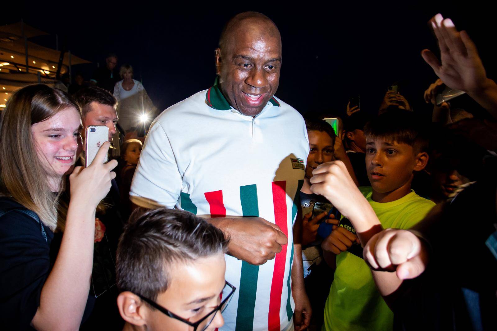 Split: Magic Johnson izasao pred mnogobrojne okupljene fanove s kojima se fotografirao