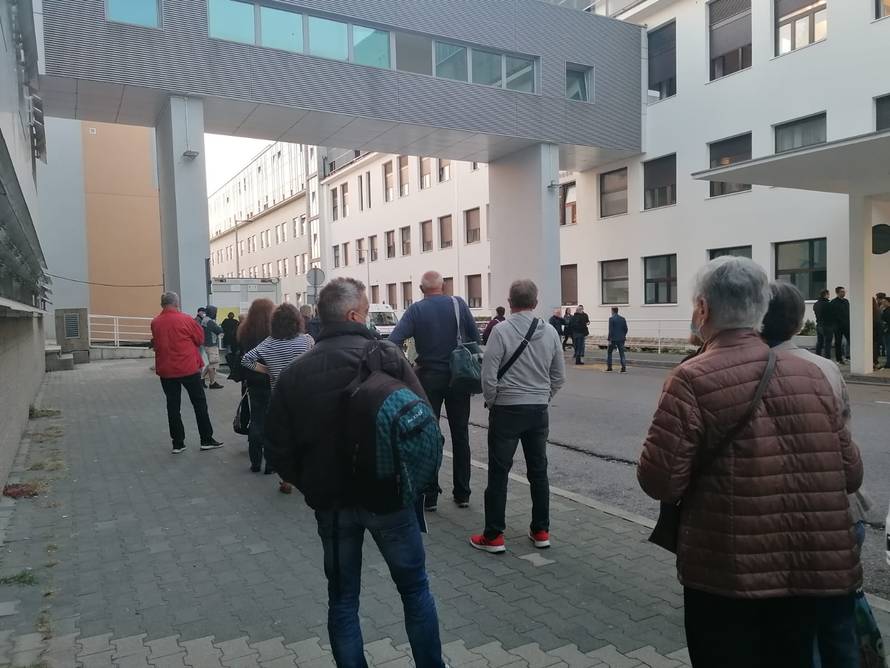 'Četvero koji su odbili test su udaljeni s posla i neće im biti plaćeno. Mogući su i otkazi'