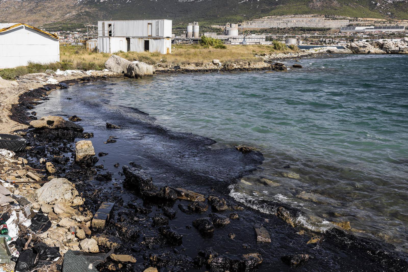 Sanacija mazuta u kaštelanskom zaljevu