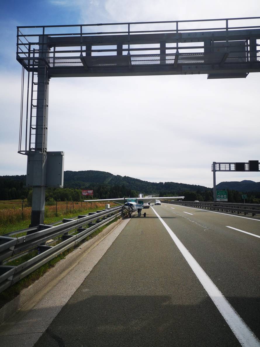 U Cessni su bili instruktor leta i učenica: Otkazao im je motor