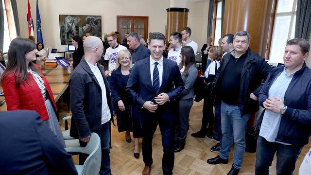 Zagreb: Zastupnici MOST-a predali DIP-u kandidacijsku listu za EU izbore
