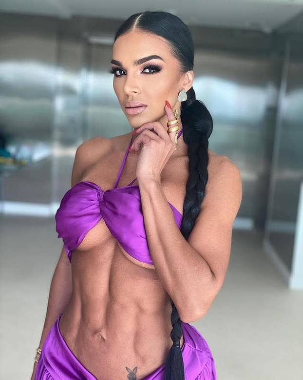 FOTO Želi imati najtanji struk na svijetu: Nosim korzet do 23 sata dnevno i želim srušiti rekord