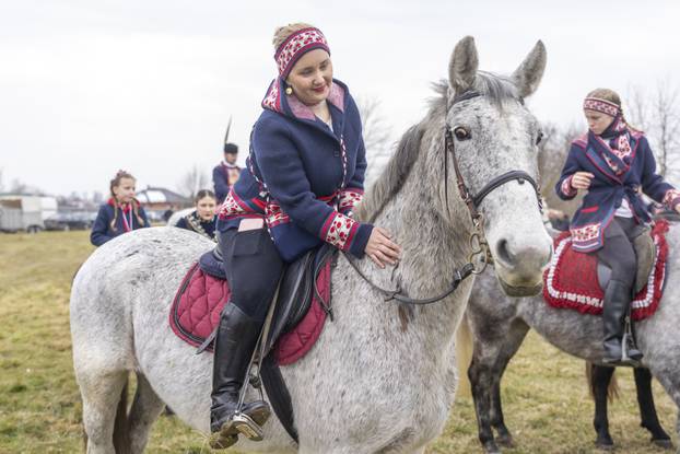Đakovački bušari – pokladno jahanje u Širokom Polju