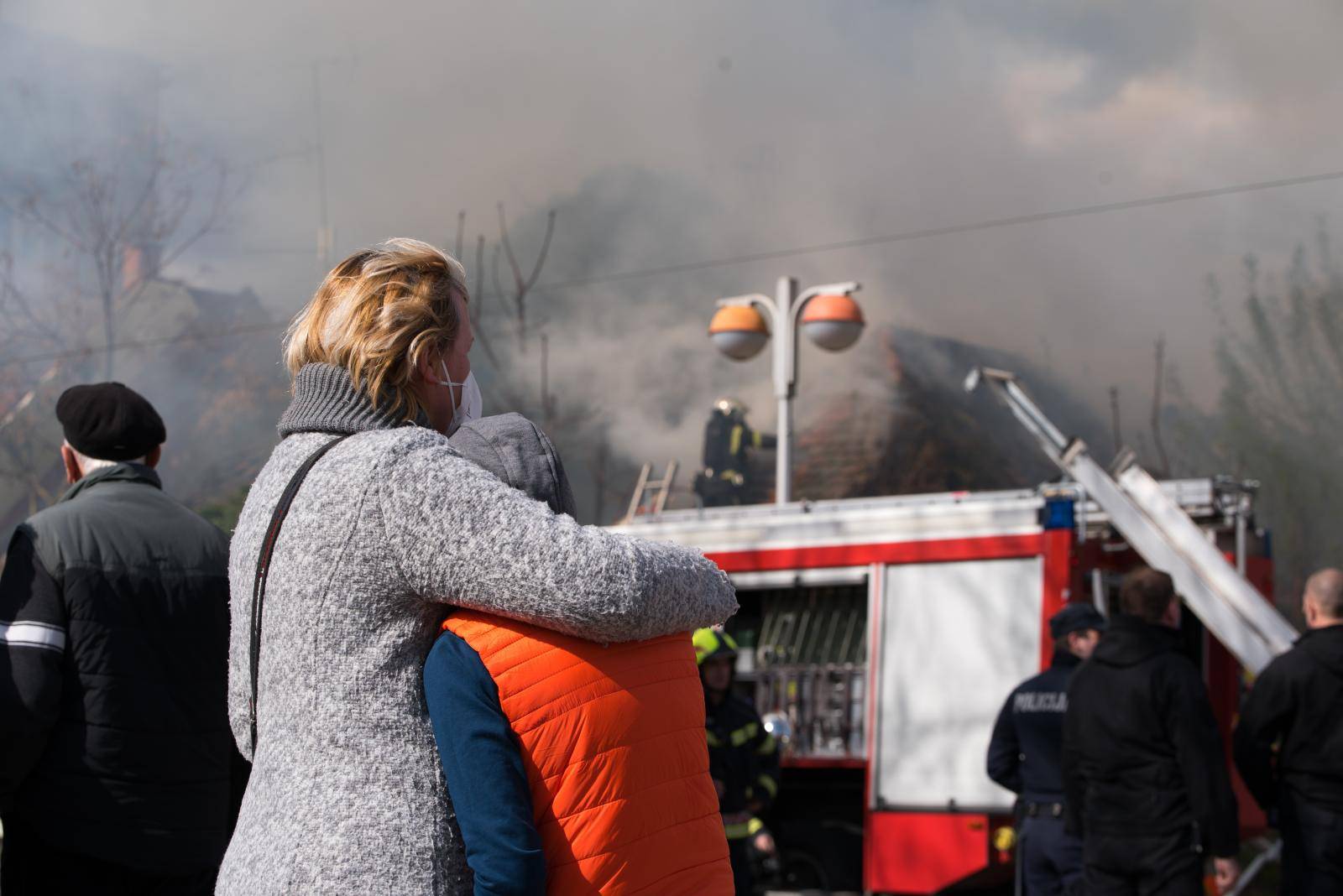U gašenju požara u Zagrebu ozlijeđena dvojica vatrogasaca