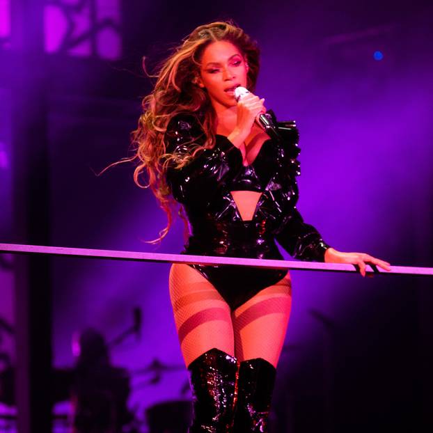 Seksepil bez kočnica: Beyoncé zavela sve u prozirnom korzetu
