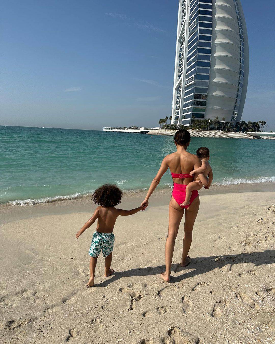 Hakimijeva supruga Hiba nakon kraha braka utjehu pronašla u djeci, uživa u Dubaiju...