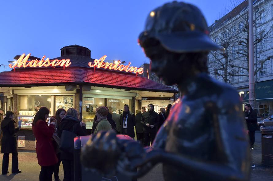 Od pregovora ogladniš: Merkel u pauzi otrčala po krumpiriće