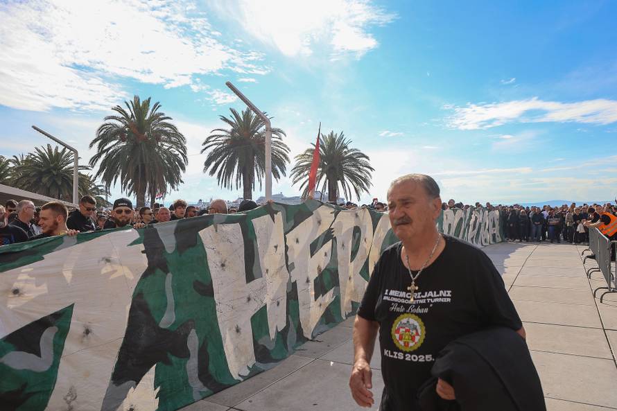 Split: Torcida na Rivi održala prosvjed