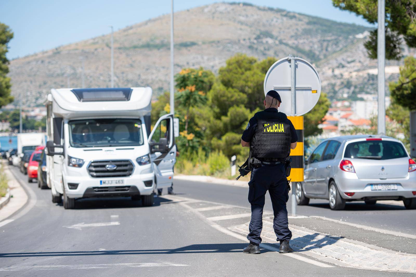 Trogir: Policijske partole blokirale su oba Čiovska mosta, pregledava se svaki automobil