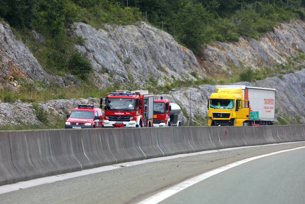 Teška prometna na autocesti A6, poginula dva radnika HAC-a