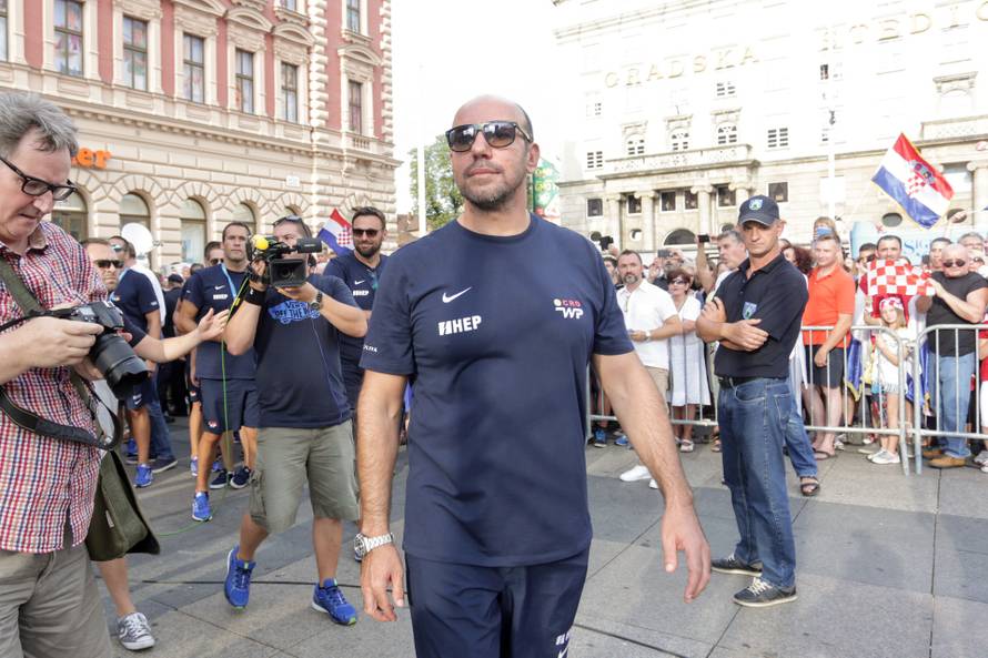 Zagreb: Gra?ani na Trgu do?ekali zlatne vaterpoliste