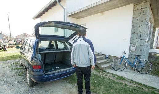 'Stavio mi je nož pod vrat pa mi naredio da sjednem u auto'