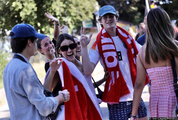 Split: Dolazak posjetitelja na stadion Park Mladeži na kojem započinje Ultra 2025.