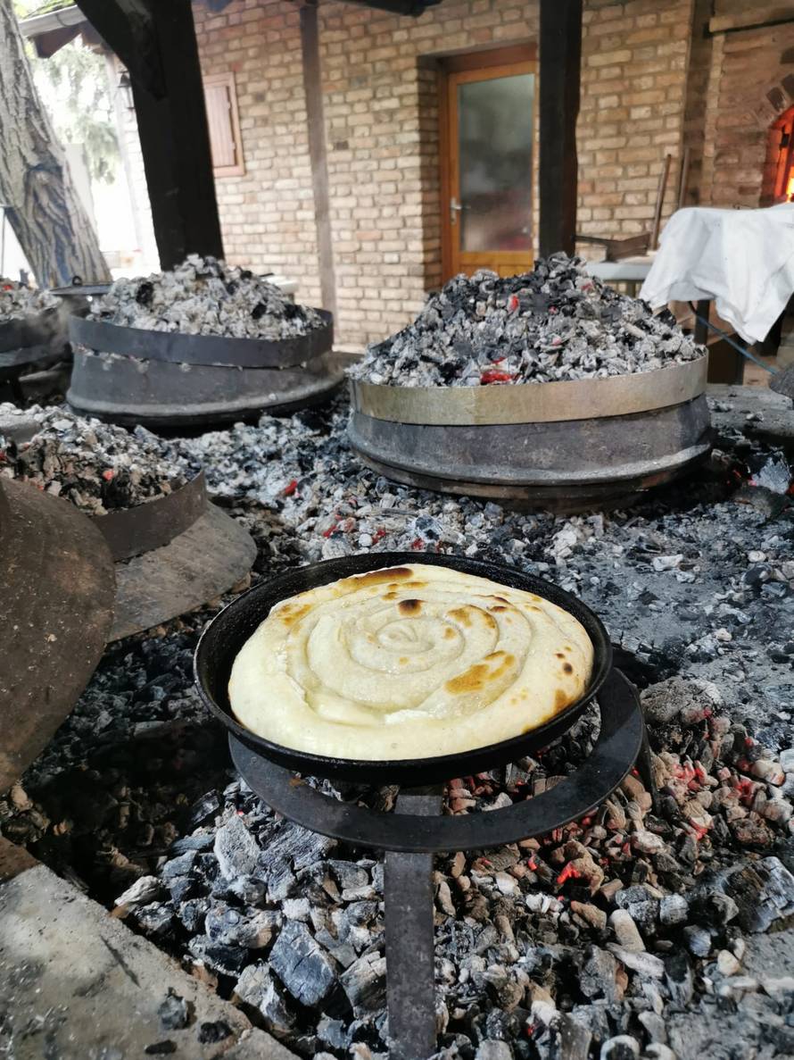 „7. Dani salaša Tena“ oduševili najomiljenijom vinkovačkok manifestacijom - Pekmezijadom