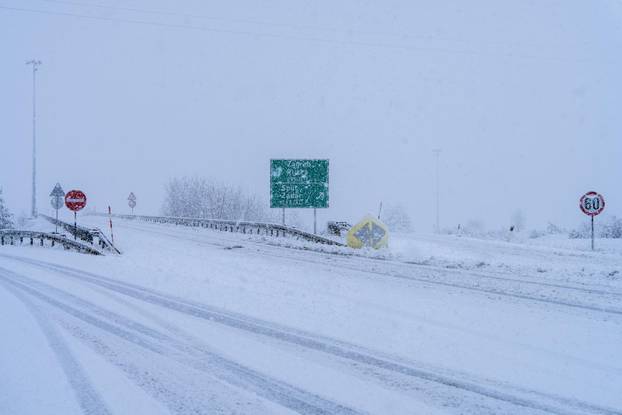 Zimski uvjeti na A1 između čvora Perušić i čvora Gospić