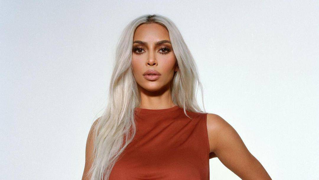Kim Kardashian klela se da ima prirodnu guzu, a evo kako je izgledala na početku emisije