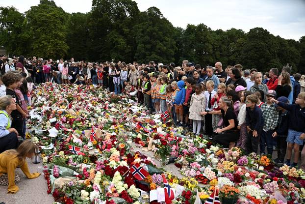 Mourners gather outside the Royal Palace, following the death of Norway's King Harald, in Oslo