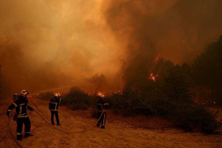 Wildfire in Lege-Cap-Ferret