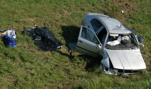 Jastrebarsko: Auto sletio s autoceste, poginula žena