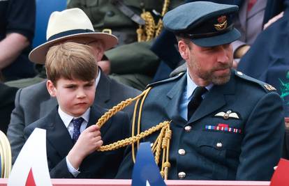Nestašni princ Louis opet ukrao pažnju: Na paradi u Londonu zadirkivao brata i radio grimase