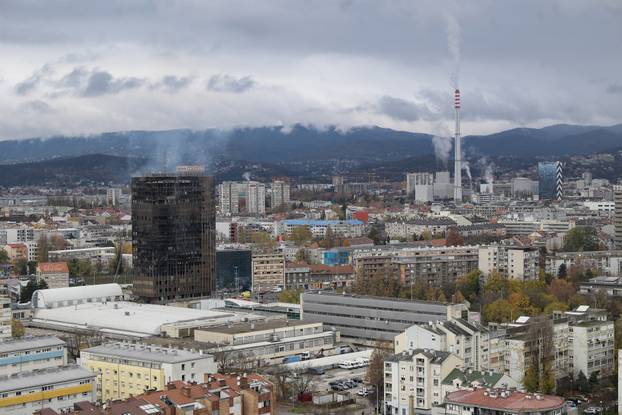 Zagreb: Pogled na izgoreni Vjesnikov neboder 