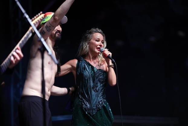 Umag: Steve Aoki pridružio se na pozornici Maji Šuput 