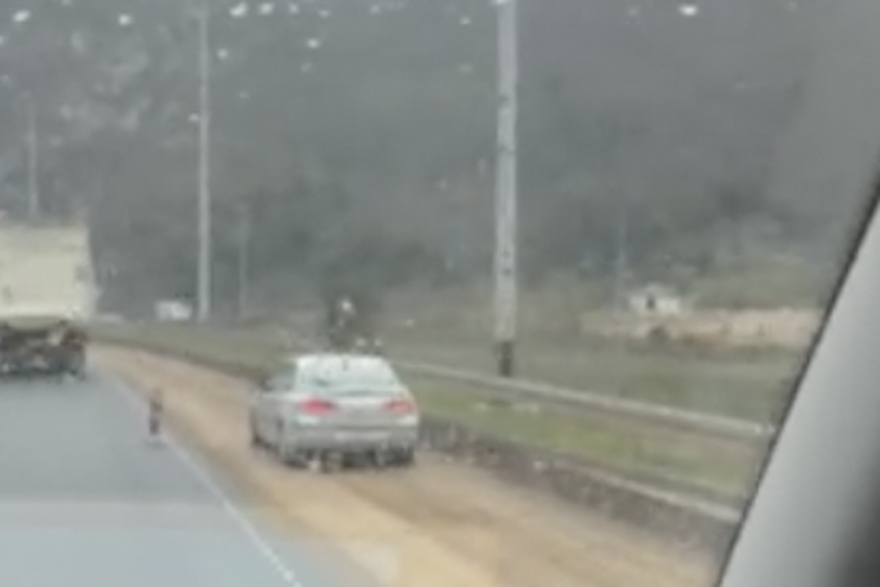 Vo&zcaron;nja po raskopanom dijelu ceste