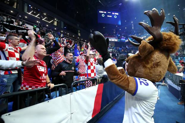 Navijači na utakmici Hrvatska - Srbija