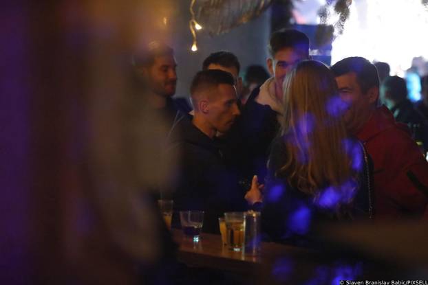 Zagreb: Reprezentativci nakon dočeka na Trgu proslavili u kavani Johann Franck