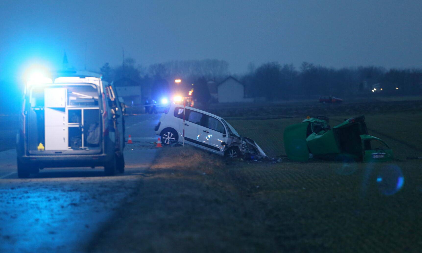 Tinejdžer i mladić poginuli su u prometnoj: Auto je smrskan...
