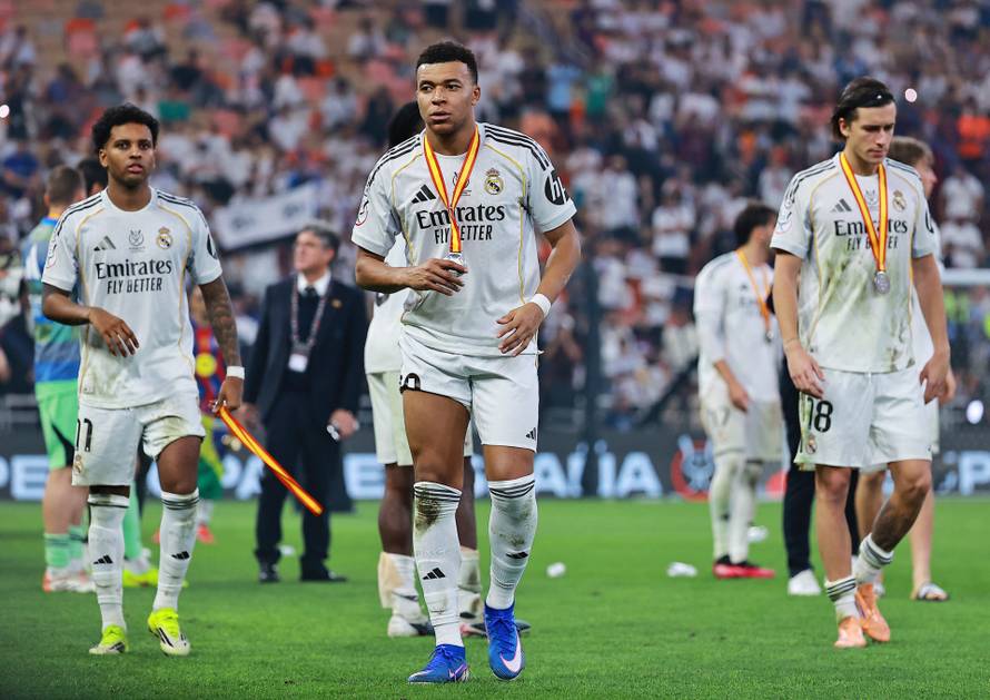 Spanish Super Cup - Final - FC Barcelona v Real Madrid