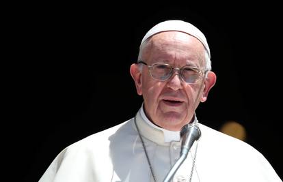Papa Franjo zamolio oprost za svećenička zlostavljanja djece