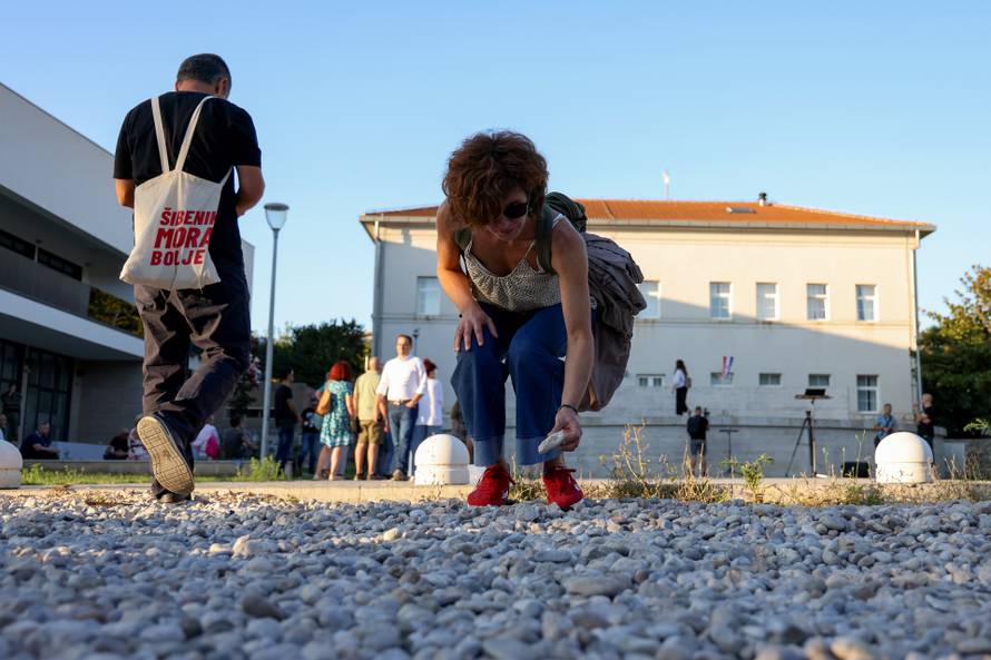 Benkovac: Organizatori benkovačkog festivala "Nosi se" koji je odgođen nakon prosvjeda branitelja održali mirni prosvjed