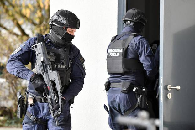 Na Županijskom sudu u Varaždinu nastvaljeno je  suđenje Srđanu Mlađanu, doveden je pod jakim osiguranjem na sud