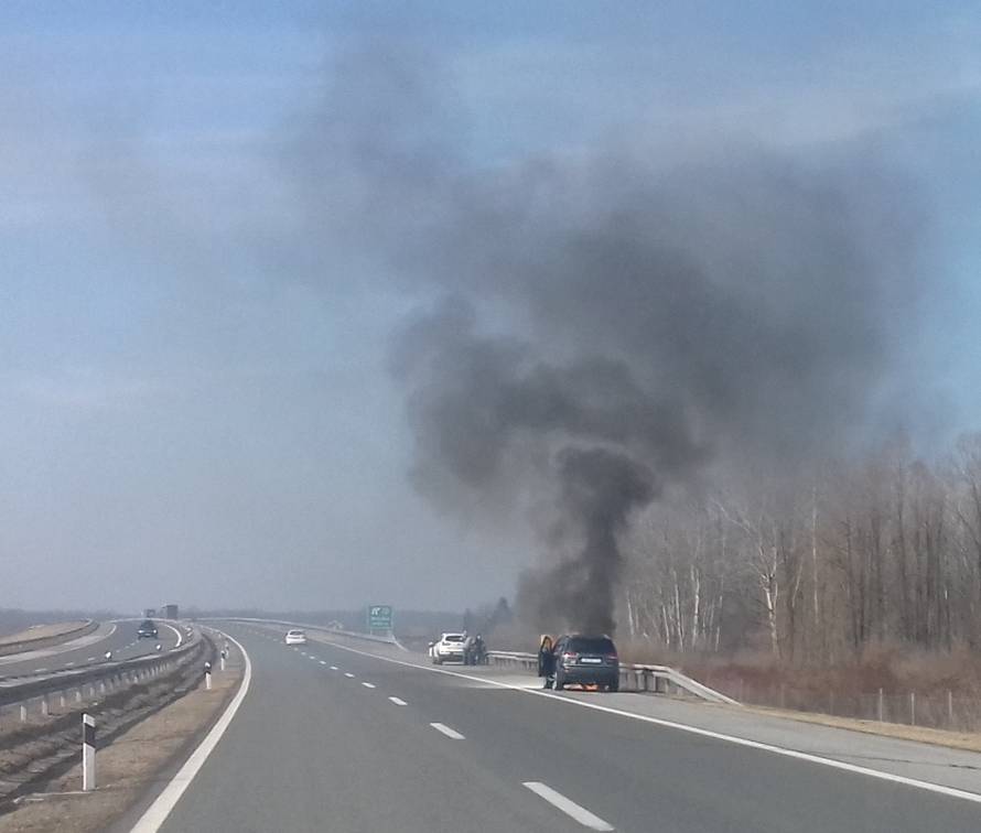 Buktinja na A3 kod Novske: Citroen je u potpunosti izgorio