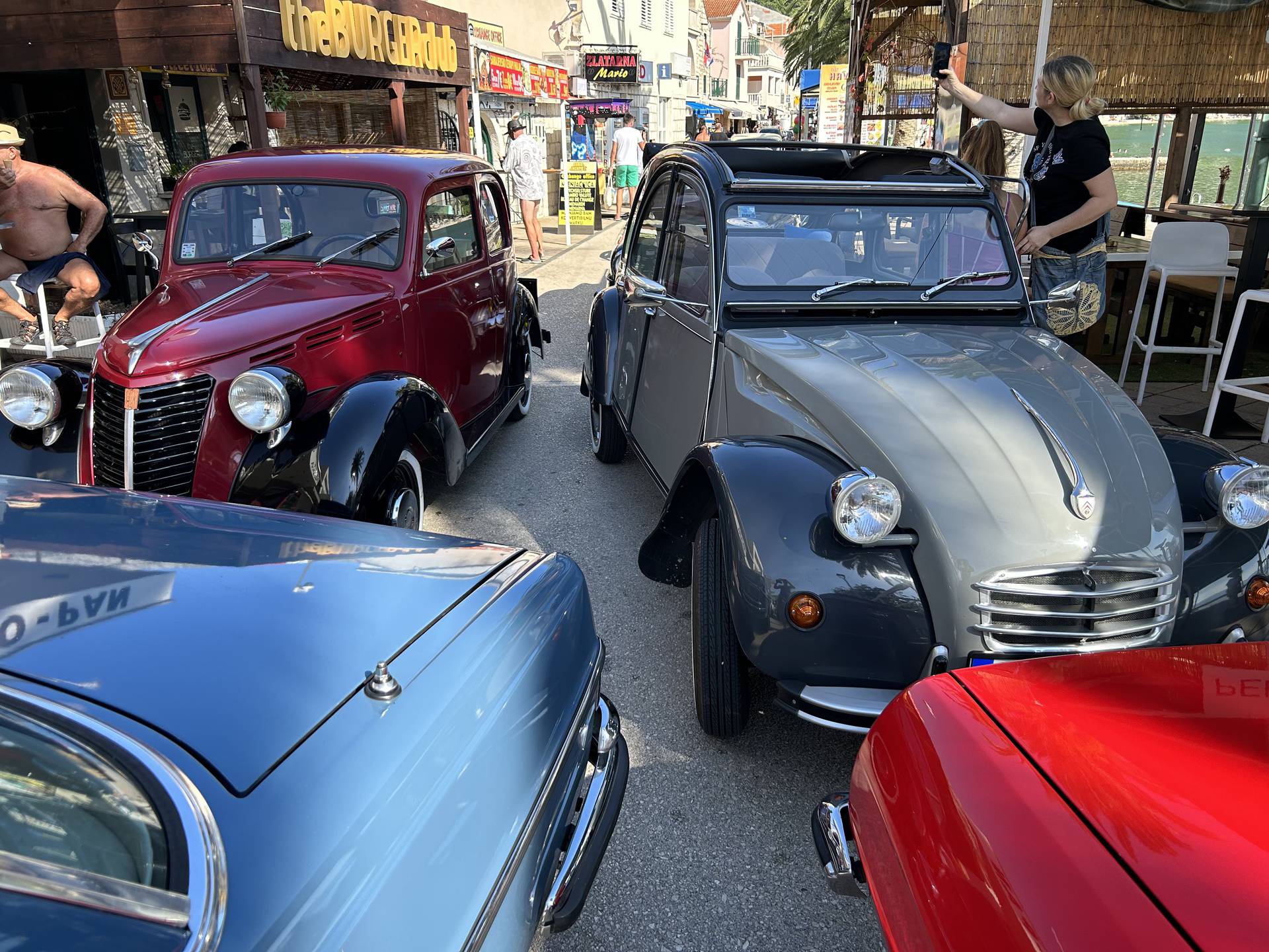 Oldtimeri okupirali Makarsku rivijeru: 'Najstariji je moj Fiat iz 1949., ima i Mercedesa iz 1952.'