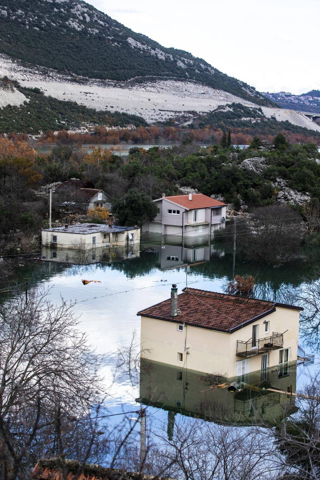 Nastavlja se borba s poplavom u Kokorićima