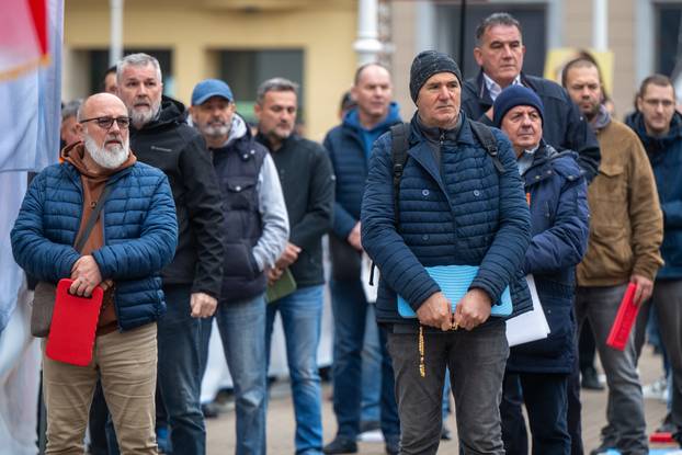 Muška molitva krunice svake prve subote u mjesecu na glavnom zagrebačkom trgu