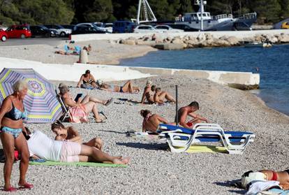 More u Primoštenu još je uvijek ugodno za kupanje