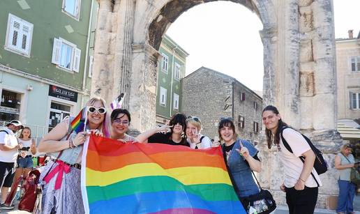 FOTO Na tre&cacute;oj Povorki ponosa u Puli poru&ccaron;ili: 'Ne pristajemo  na strah kao nvo normalno'