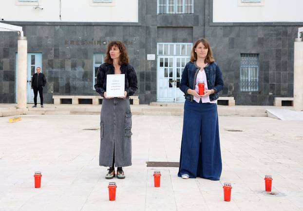 Šibenik: Molitelji krunice ispred Gradske uprave