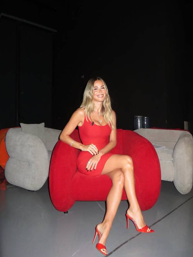 FOTO Opet provocira! Diletta u prozirnoj haljini otkrila adute