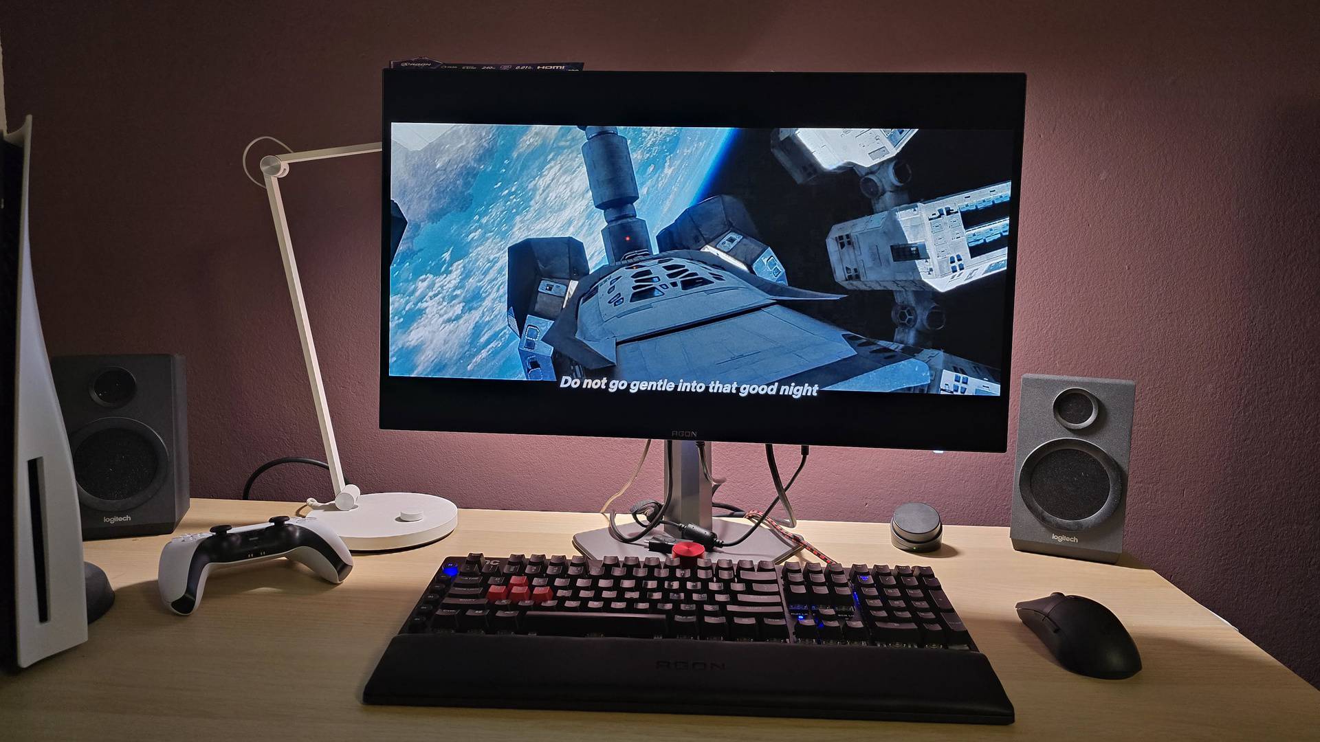 Munjevito brz i crna koja će vas progutati: Isprobali smo  AOC Agon PRO AG276QZD monitor