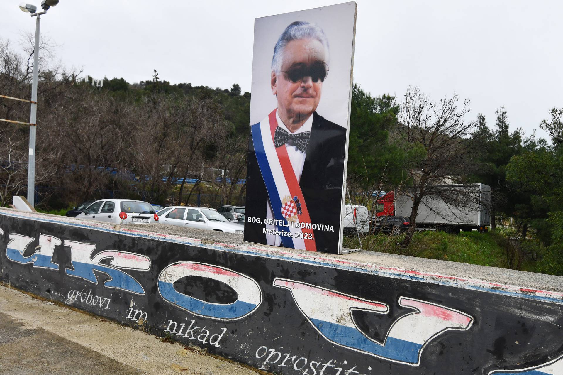 Šibenik: U naselju Meterize vandali išarali sliku prvog hrvatskog predsjednika Franje Tu?mana