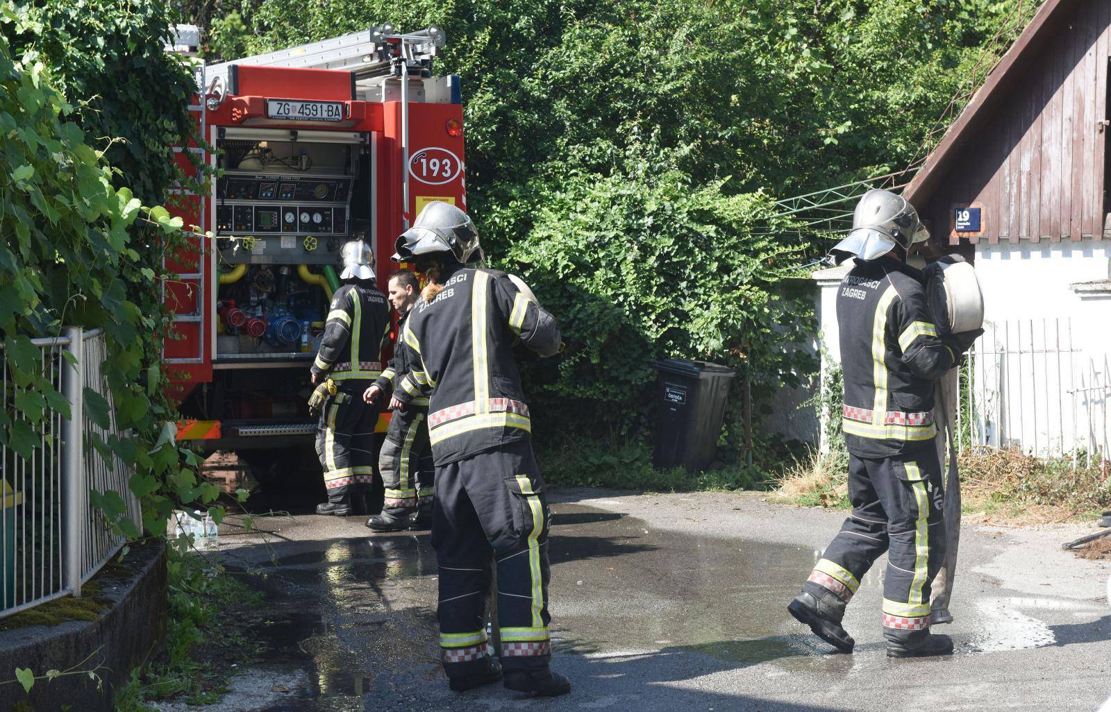 Zagreb: PoÅ¾ar u obiteljskoj kuÄi u VranduÄkoj ulici na TreÅ¡njevci