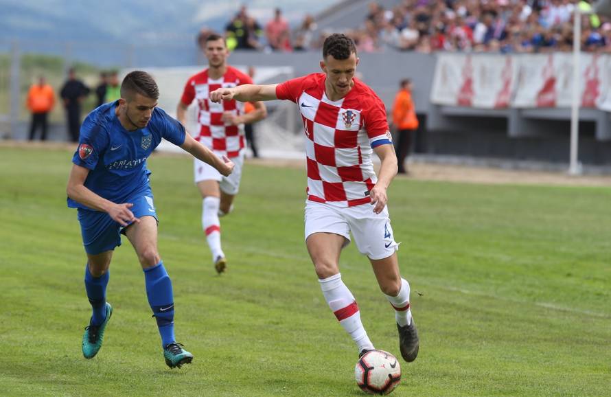 Prijateljska utakmica Hrvatske nogometne reprezentacije i NK OmiÅ¡ povodom 100 godina istoimenog kluba