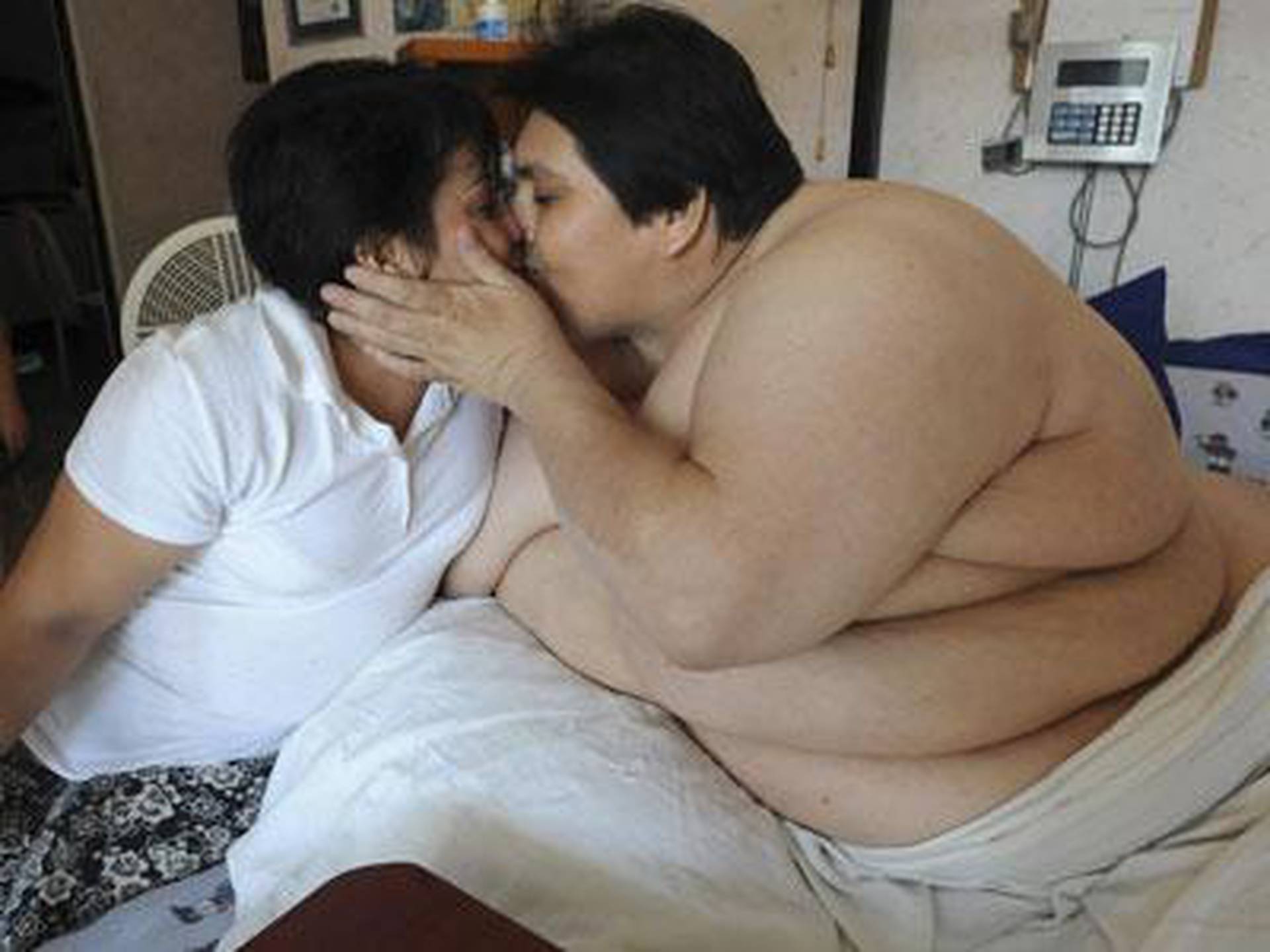 Толстая дает мужу. Клаудия Солис Мануэль Урибе. Мануэль Урибе самый толстый человек в мире. Мексиканец Мануэль Урибе.