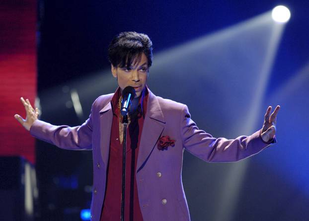 Prince performs during "American Idol" finale at Kodak Theater in Hollywood