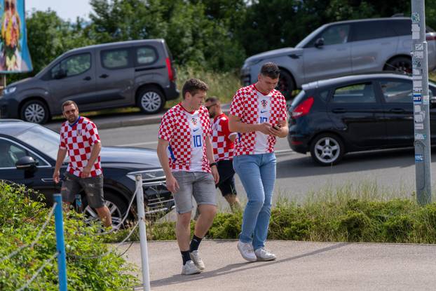 Rijeka: Navijači dolaze na stadion na prijateljsku utakmicu Hrvatske i Belgije uoči Svjetskog prvenstva